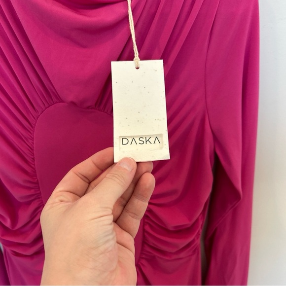 Women’s Daska Chara Dress, Pink, Medium - Picture 6 of 9